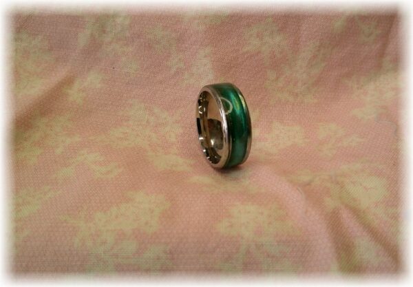 Steel, resin, green glitter – Size 9 - Image 2